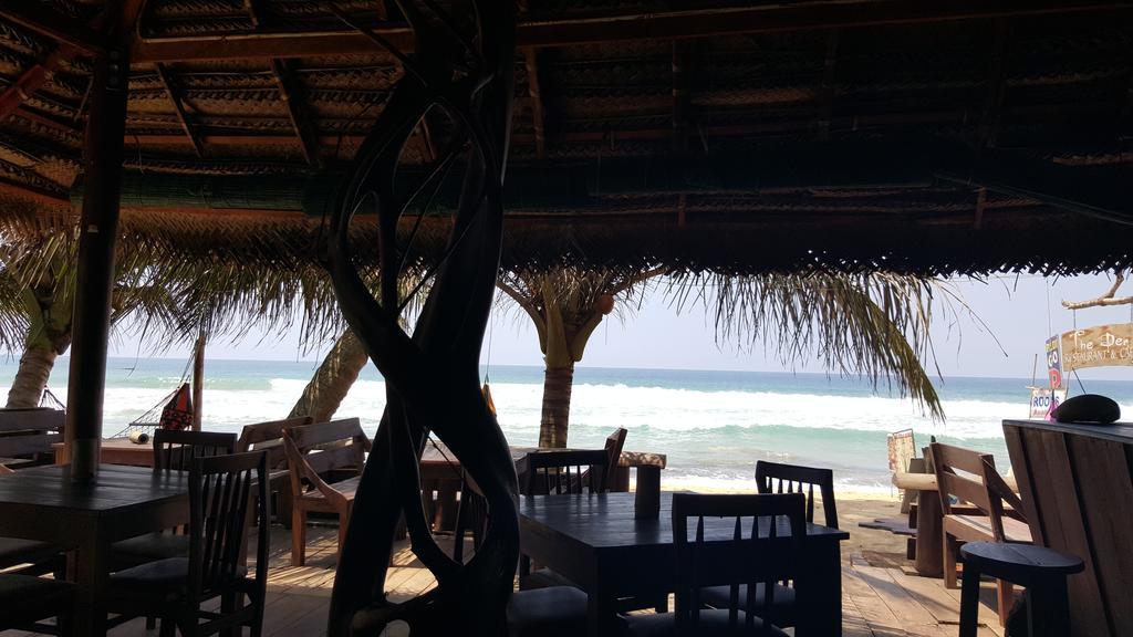 The Den Guest House Hikkaduwa Exterior photo