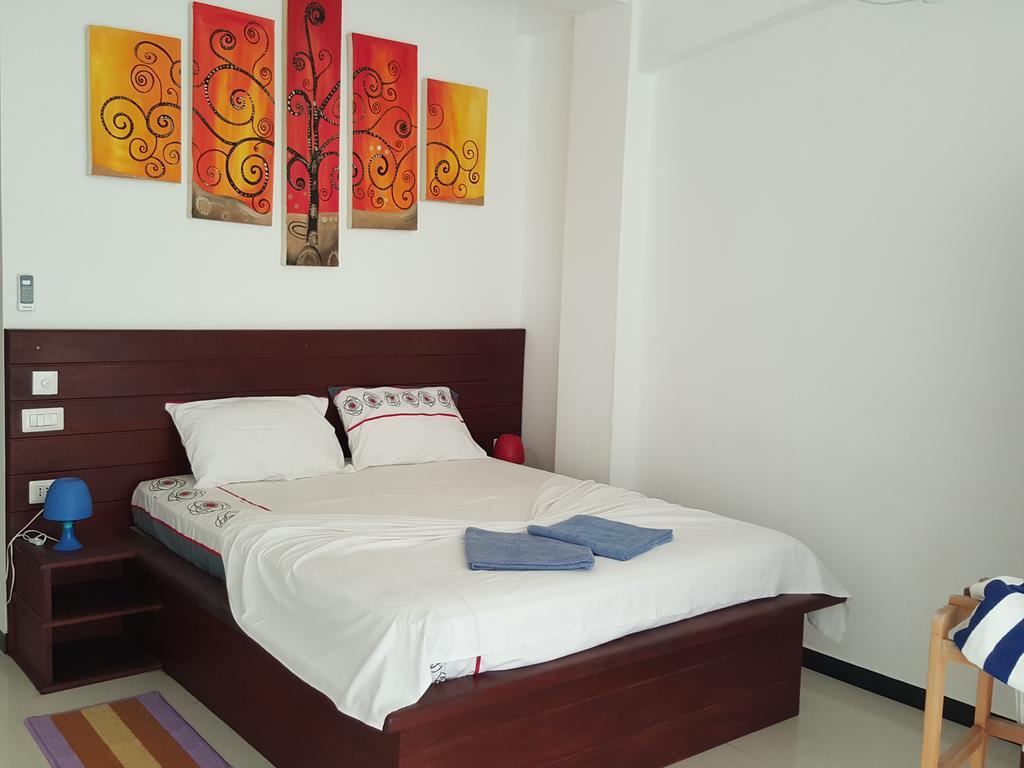 The Den Guest House Hikkaduwa Exterior photo