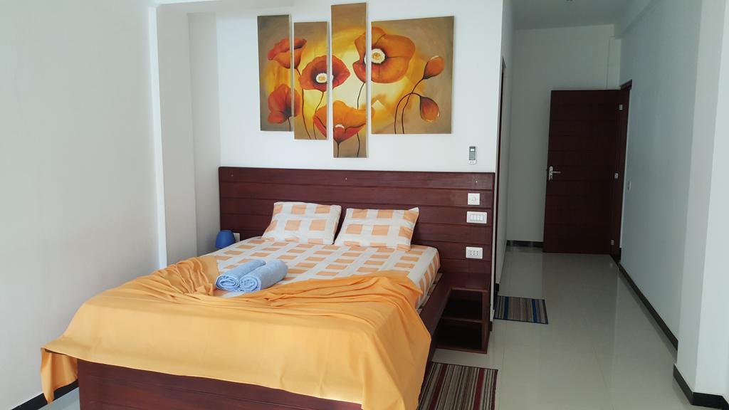 The Den Guest House Hikkaduwa Exterior photo